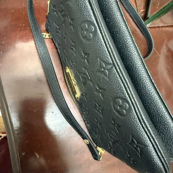 Louis Vuitton Pochette Liv Crossbody Wallet Bag - Picture 7 of 9